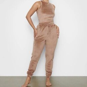 SKIMS Velour Velvet Joggers 30” Sz Small Women’s